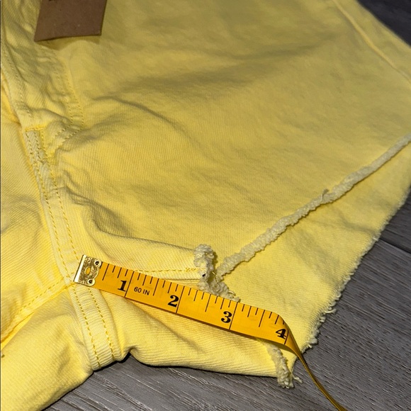 NWT Levi's button fly Sunny Yellow Denim Shorts size 32 - Picture 7 of 7